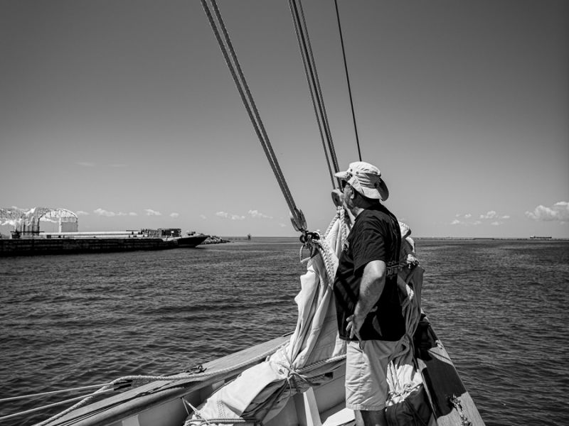 cruise-crew-at-bow-black-and-white-3764.jpg